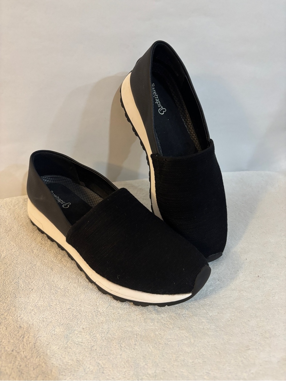 NWOT! Baretraps Gennie slip on platform flats